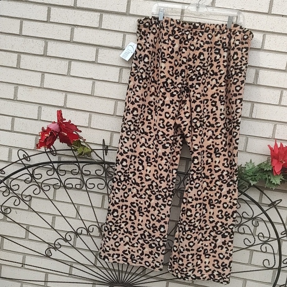 Leopard PJs* - Picture 10 of 11